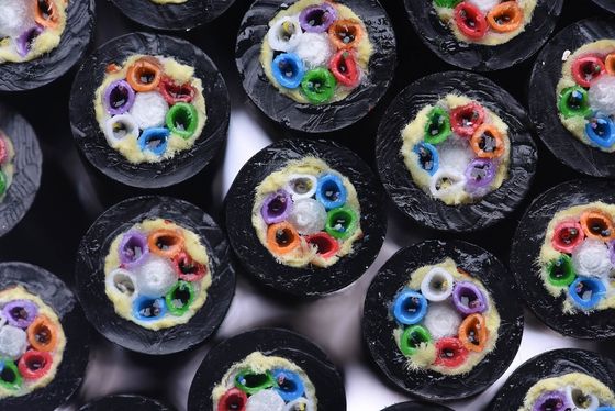 Warm verkrijgbaar Single-mode Aerial Fiber Optic Cable 12 24 48 96 144 Kern van glasvezel adss/asu/gyxtw/gyta voor kanaal